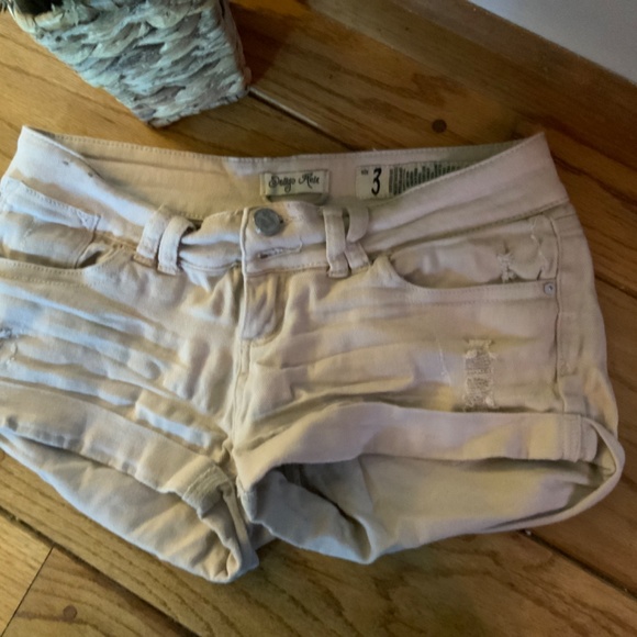 Tan shorts - Picture 2 of 5